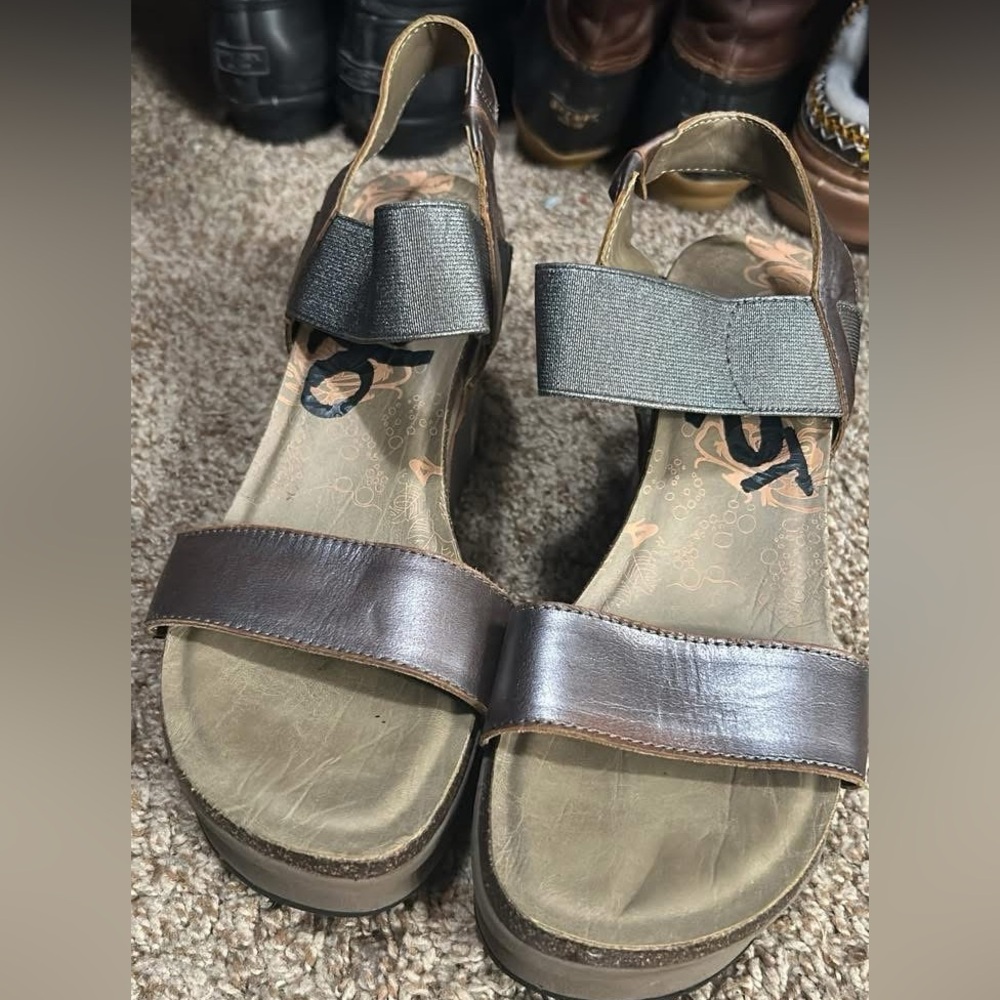 Brown and Black Platform Sandals Sz 9.5 women's